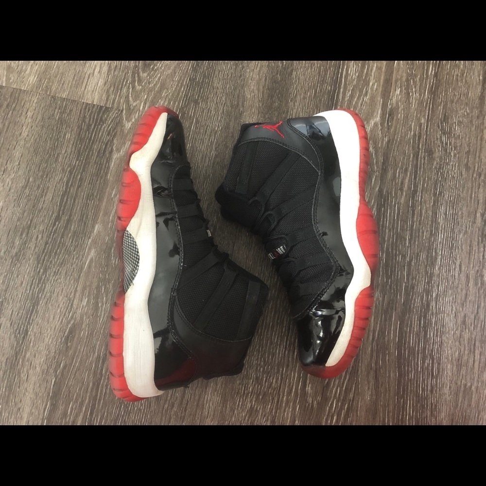 Jordan bred 11s size 6.5